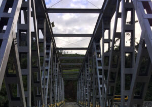 Empresa constructora de puentes Ecuador río Upano 3